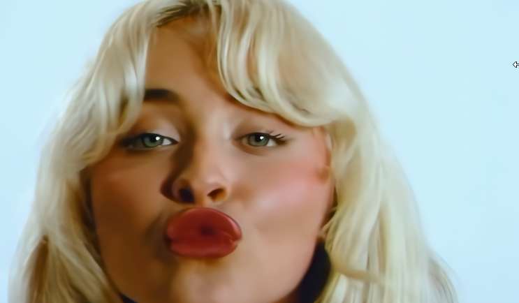 Download Sabrina Carpenter Kissing Screen Live Wallpaper