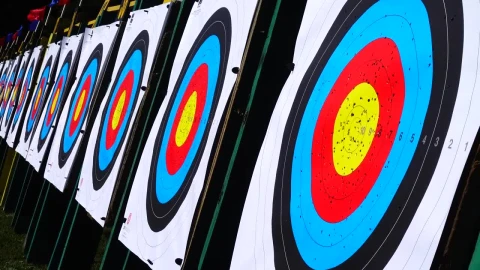 Stock Video Archery Targets In A Line Live Wallpaper For PC – Free Live Wallpaper
