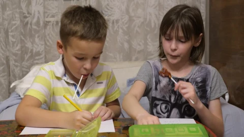 Stock Video Boy And Girl Eating Candy While Drawing Live Wallpaper For PC - Wallpaper video anime Wallpaper