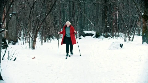 Stock Video Blonde Woman Skiing In The Forest Live Wallpaper For PC - Live Wallpaper