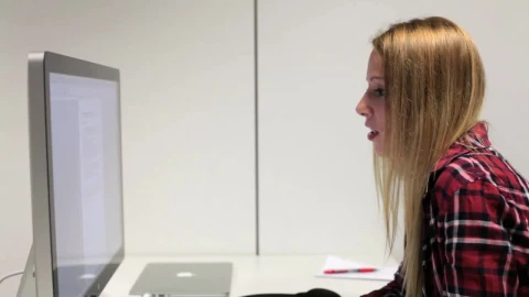 Stock Video Blonde Woman In Front Of A Computer Live Wallpaper For PC - Birds of prey Wallpaper