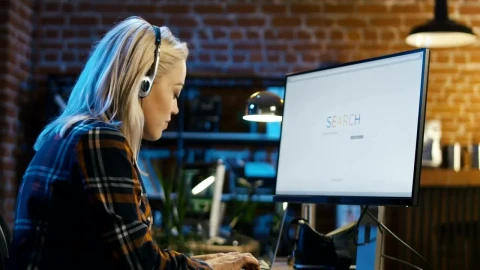 Stock Video Blonde Girl Surfing The Internet At The Office Live Wallpaper For PC - Birds of prey Wallpaper