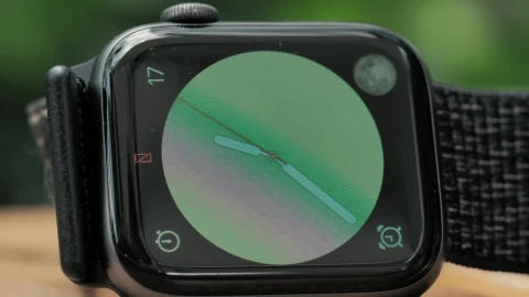 Stock Video Black Smartwatch Showing The Time Live Wallpaper For PC - Live Wallpaper