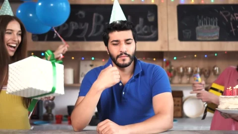Stock Video Birthday Party Of A Young Man Live Wallpaper For PC - Birds of prey Wallpaper