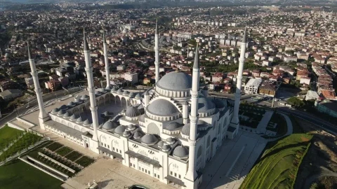 Stock Video Big Mosque In The Middle Of A City From The Live Wallpaper For PC - Birds of prey Wallpaper