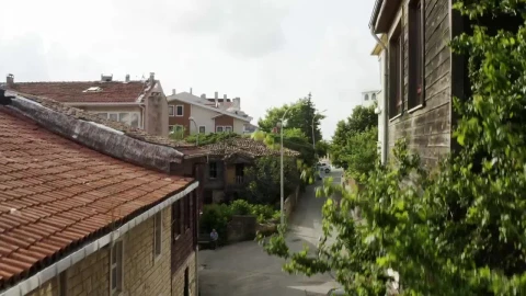Stock Video Between Town Buildings Live Wallpaper For PC - Live Wallpaper