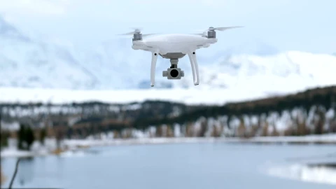 Video Stock Closeup Of Drone Hovering Over Winter Lake Live Wallpaper For PC - Birds of prey Wallpaper