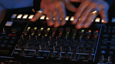 Video Stock Close Up View Of The Hands Of A Dj Using A Live Wallpaper For PC - Birds of prey Wallpaper