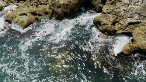 Video Stock Clean Waves Breaking Against The Rocks Live Wallpaper For PC - The walking dead Wallpaper
