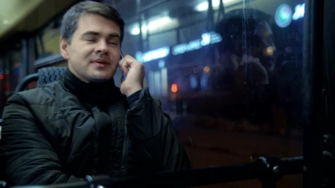 Video Stock Chatting On The Phone On A Night Bus Live Wallpaper For PC - On Wallpaper