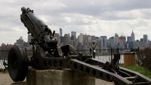 Video Stock Cannon On The Banks Of New York City Live Wallpaper For PC - On Wallpaper