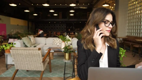 Video Stock Businesswoman Making A Phone Call In Office Live Wallpaper For PC - Wallpaper Wallpaper