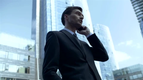 Video Stock Businessman On The Phone In A City Live Wallpaper For PC - On Wallpaper