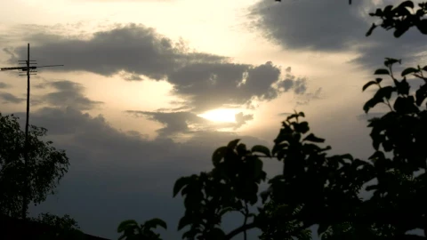 Video Stock Clouds Blocking Out The Sun During The Evening Live Wallpaper For PC - Wallpaper Wallpaper