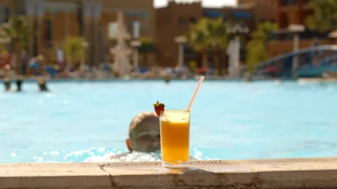 Stock Video Enjoying A Cocktail In The Pool Live Wallpaper For PC - The walking dead Wallpaper