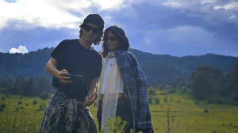 Stock Video Girl And Boy Taking A Selfie On A Natural Landscape Live Wallpaper For PC - Live Wallpaper