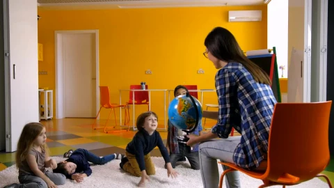 Stock Video Geography Teacher With Young Students Live Wallpaper For PC - Live Wallpaper