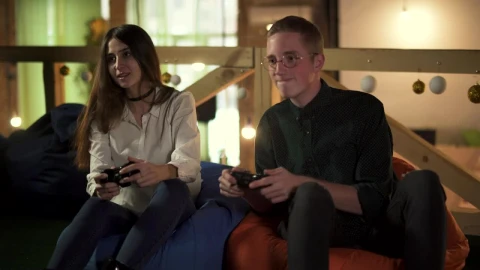 Stock Video Friends Playing Video Games Live Wallpaper For PC - Live Wallpaper