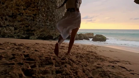 Stock Video Happy Woman In White Dress Runs To The Sea Animated Wallpaper - Wallpaper Wallpaper