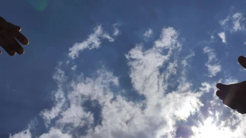 Stock Video Handshake With The Sky In The Background Animated Wallpaper - Live wallpaper gratis