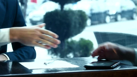 Stock Video Handshake Over The Contract Animated Wallpaper - Live wallpaper gratis