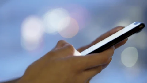Stock Video Hands Texting On A Mobile Phone At Night Animated Wallpaper - Live wallpaper gratis