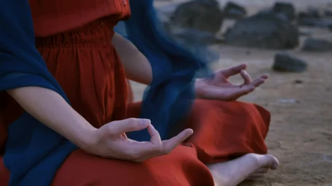 Stock Video Hands Of A Woman Yoga Position On The Land Of Animated Wallpaper - Live wallpaper gratis