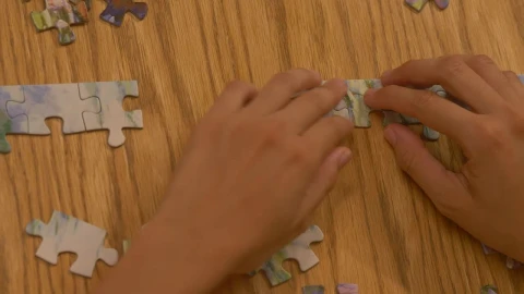 Stock Video Hands Of A Girl Putting Together The Edge Of A Animated Wallpaper - Live wallpaper gratis
