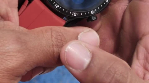 Stock Video Hands Holding A Smart Watch With The Stopwatch Running Animated Wallpaper - Live wallpaper gratis
