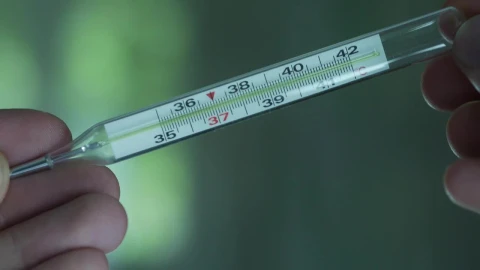Stock Video Hands Holding Thermometer Animated Wallpaper - Live wallpaper gratis