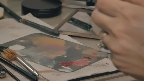 Stock Video Makeup Artist Mixing Makeup On A Palette Animated Wallpaper - Live desktop wallpaper Wallpaper