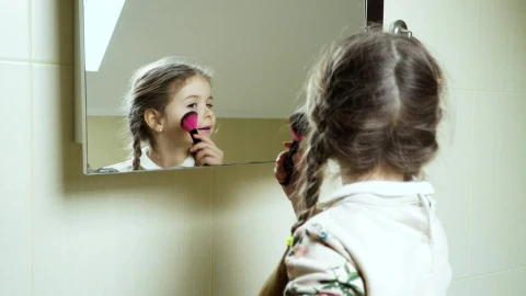 Stock Video Little Girl Playing Makeup In The Mirror Animated Wallpaper - In Wallpaper