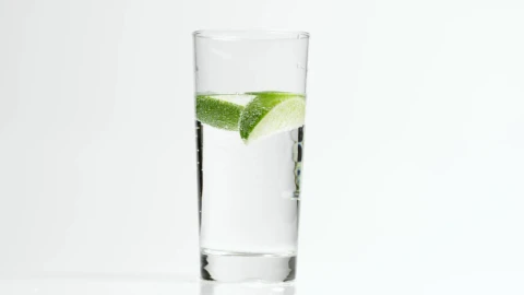 Stock Video Lime In A Sparkling Drink Animated Wallpaper - In Wallpaper