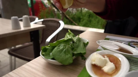 Stock Video Lemon In Salad At Breakfast Animated Wallpaper - In Wallpaper