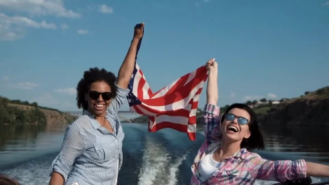 Stock Video Laughing Girls Riding In A Speedboat Animated Wallpaper - In Wallpaper