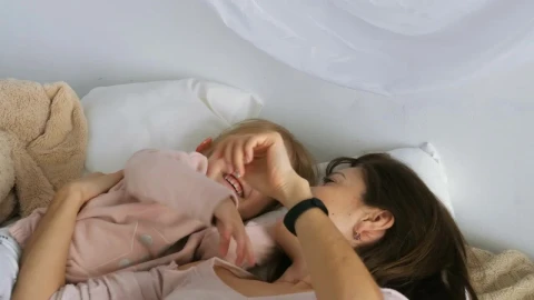 Stock Video Mother Playing With Daughter On The Be Animated Wallpaper - Made in abyss Wallpaper
