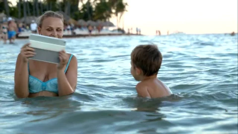 Stock Video Mother And Son Taking Photos In The Se Animated Wallpaper - In Wallpaper