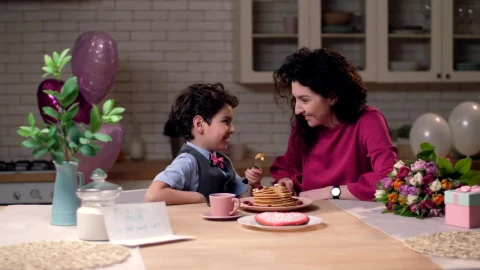 Stock Video Mother And Son Sharing Pancake Animated Wallpaper animated wallpaper preview