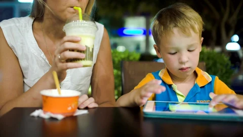 Stock Video Mother And Son In A Caf Animated Wallpaper - In Wallpaper