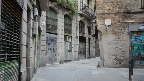 Stock Video Modern Graffiti On Old Building Animated Wallpaper - Made in abyss Wallpaper