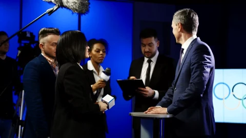 Stock Video Olympics Spokesman Talking To Journalists Live Wallpaper – Free Live Wallpaper