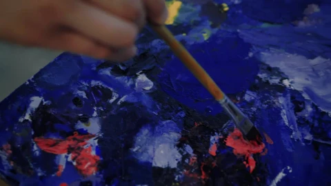 Stock Video Painter Taking Paint From A Palette Live Wallpaper – Free Live Wallpaper
