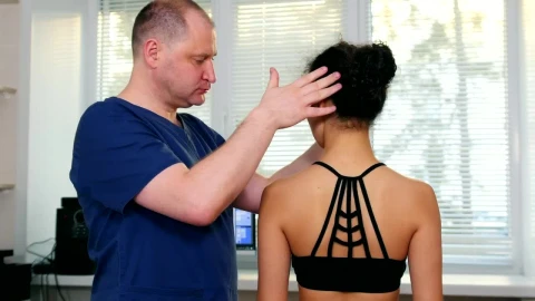 Video Stock Physiotherapist Moving The Neck Of A Female Patient Live Wallpaper Free - A Wallpaper