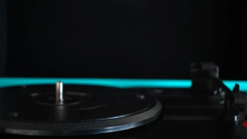 Video Stock Playing A Record On A Record Player Live Wallpaper Free - A Wallpaper