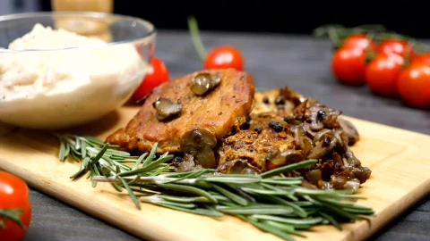 Video Stock Pork Chops With Mushrooms In A Restaurant Live Wallpaper Free - A Wallpaper
