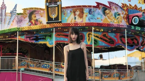 Video Stock Portrait Of A Woman At The Fair Live Wallpaper Free - A Wallpaper