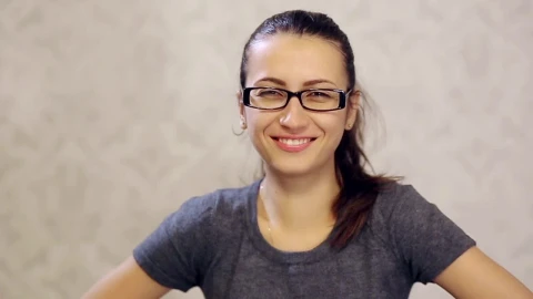 Video Stock Portrait Of Woman With Glasses Smiling Live Wallpaper Free - Free Wallpaper