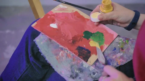 Video Stock Preparing A Color Tone With Paint On A Palette Live Wallpaper Free - A Wallpaper