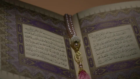 Video Stock Quran Resting On A Plinth Live Wallpaper Free - A Wallpaper