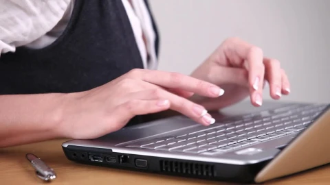 Free Stock Video Secretary Works On A Laptop Live Wallpaper animated wallpaper preview